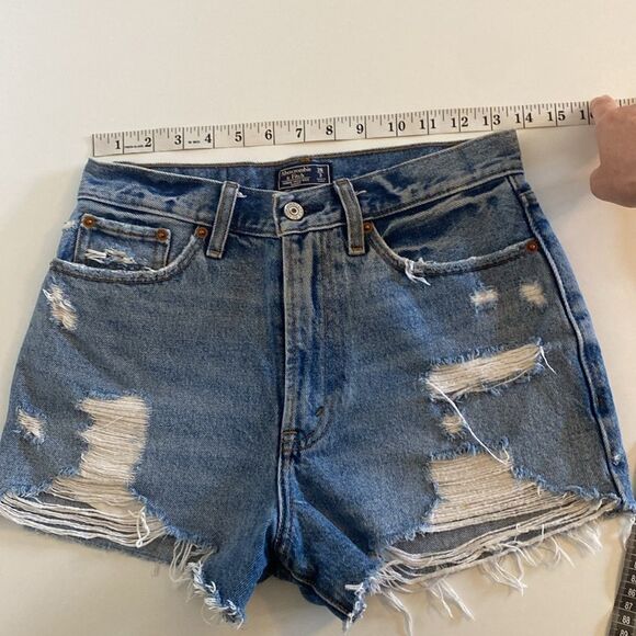 Abercrombie & Fitch Distressed Annie High Rise Short Size 2 / 26 - Picture 6 of 8